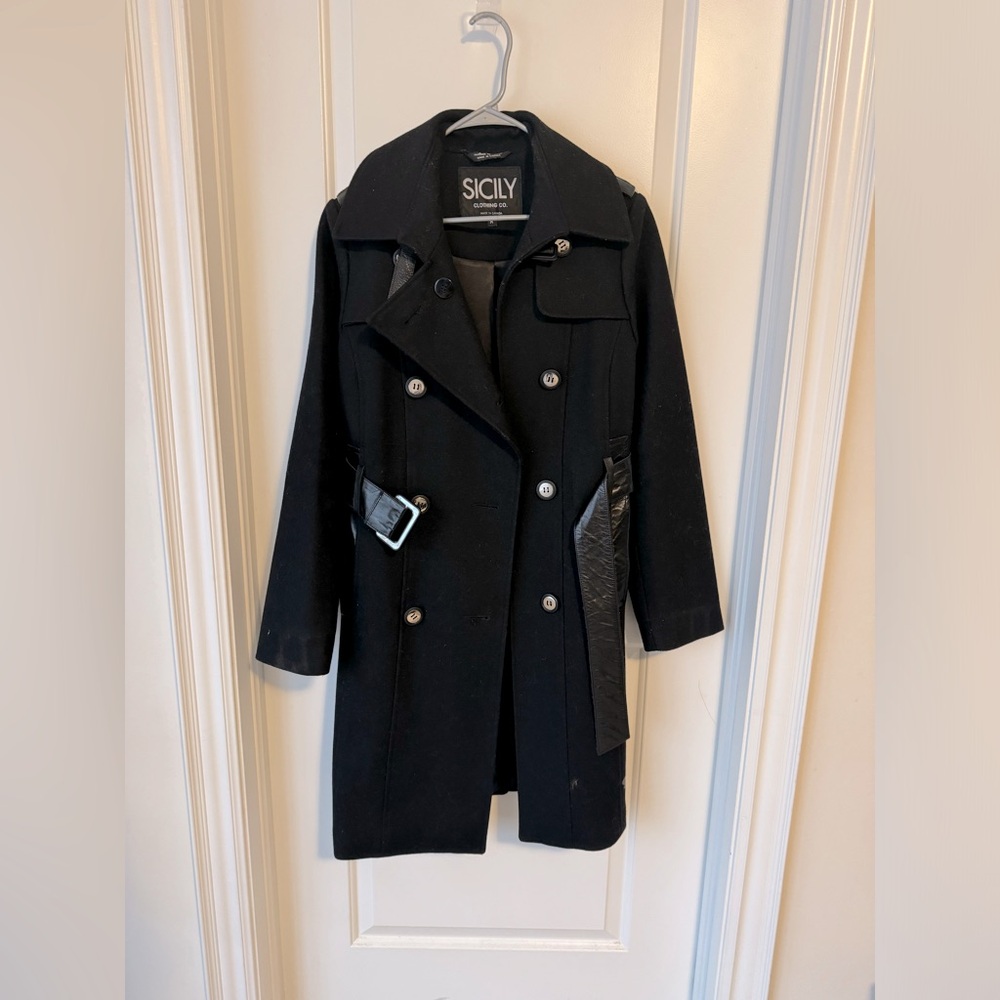 SICILY Elegant Wool & Leather coat. Size M with leather belt. Fully lined!